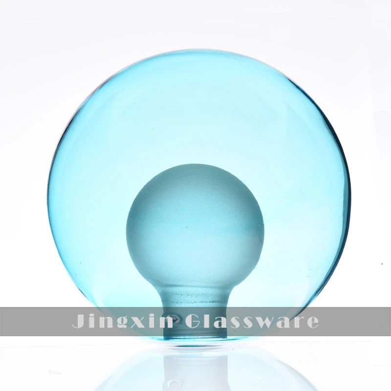 Blauer Glasanhänger leichter Schatten