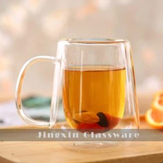 Doppelwandige Kaffeetasse mit großem Bauch