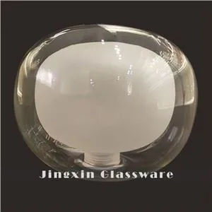 Flacher, doppelwandiger, kugelförmiger Lampenschirm aus Glas