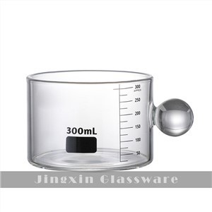 Kaffeetasse aus Glas mit Kugelgriff